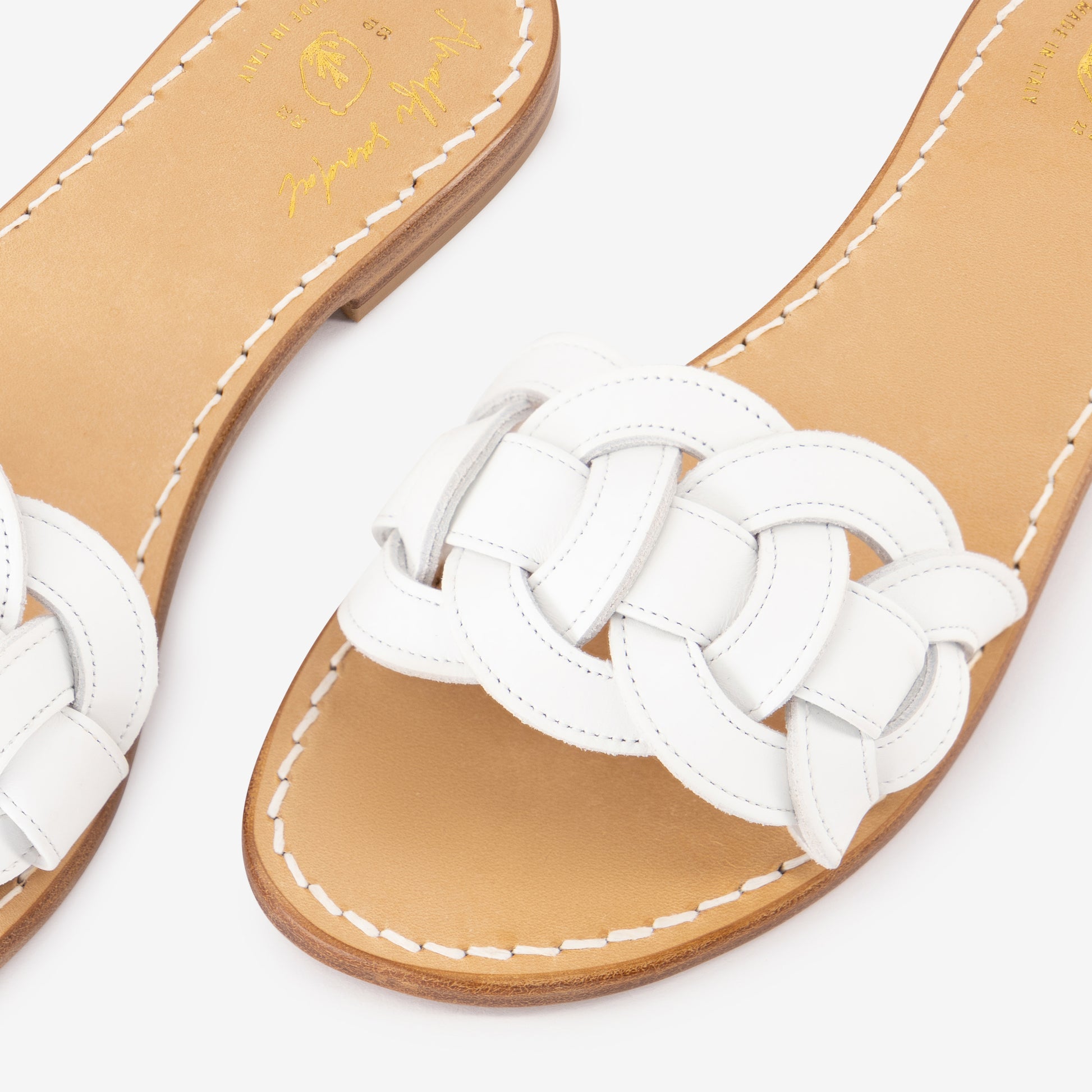Amalafi Sandal "Nuvola" | Color White| Italian Leather Sandal | Handmade in Italy| The breathable insole, made of real leather, ensures maximum comfort for your feet, while the hand-stitched Italian leather uppers of first choice provide strength and durability. The interlocking straps are also hand-stitched with strong and durable cotton thread, ensuring that the sandal will last for years to come.